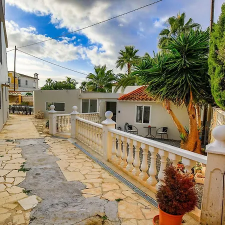 Cosy 1 Bed Pool House Apartment *