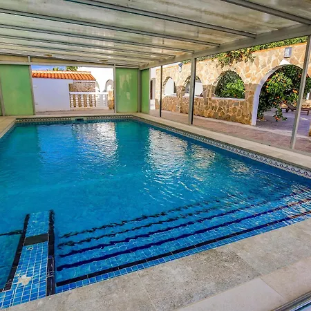 Cosy 1 Bed Pool House Apartment *