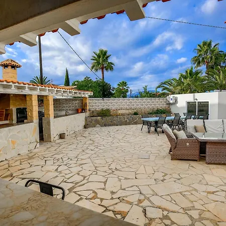 Cosy 1 Bed Pool House