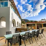 Cosy 1 Bed Pool House