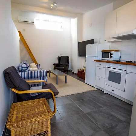 Cosy 1 Bed Pool House Appartement *