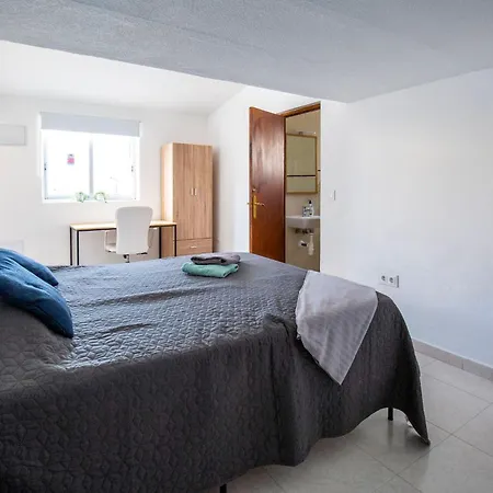 Cosy 1 Bed Pool House *